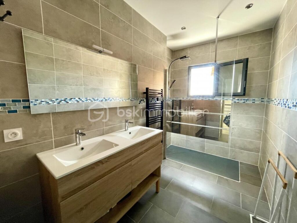 VILLA PLAIN PIED 186M²- VUE DEGAGEE -4 CHAMBRES-PISCINE- GARAGE- 34800 – 6 pièces – 5 chambres – 186 m²