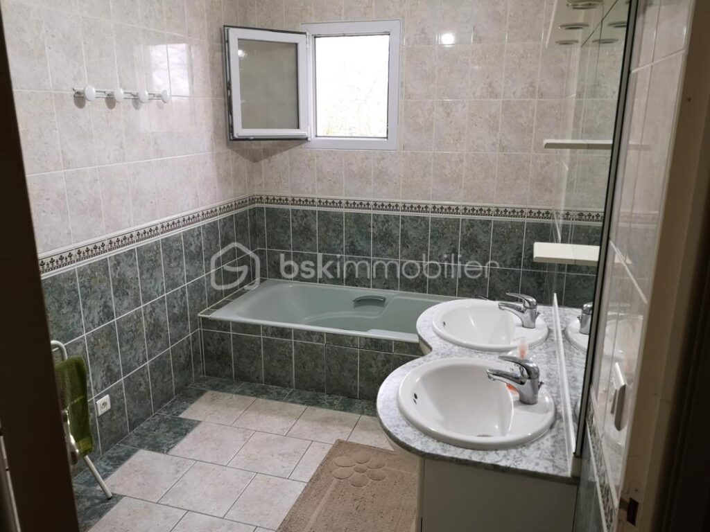 MAISON 8 pièces 186 m² – 8 pièces – 7 chambres – 183 m²