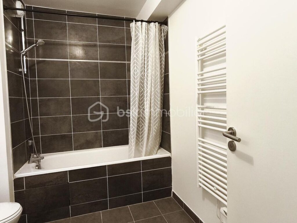 PANTIN – Fort d’Aubervilliers – T2 récent avec loggia dans résidence Woodeum – 2 pièces – 1 chambre – 45 m²