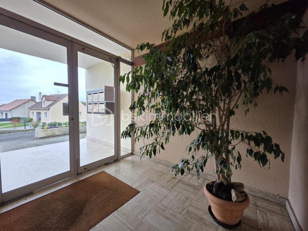 APPARTEMENT AVEC GARAGE ET CAVE – 2 pièces – 1 chambre – 55 m²