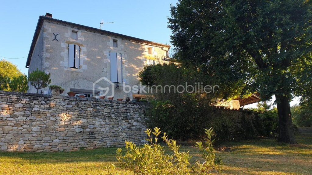 Maison familiale au calme / Grands volumes & superbe potentiel – 6 pièces – 4 chambres – 143 m²