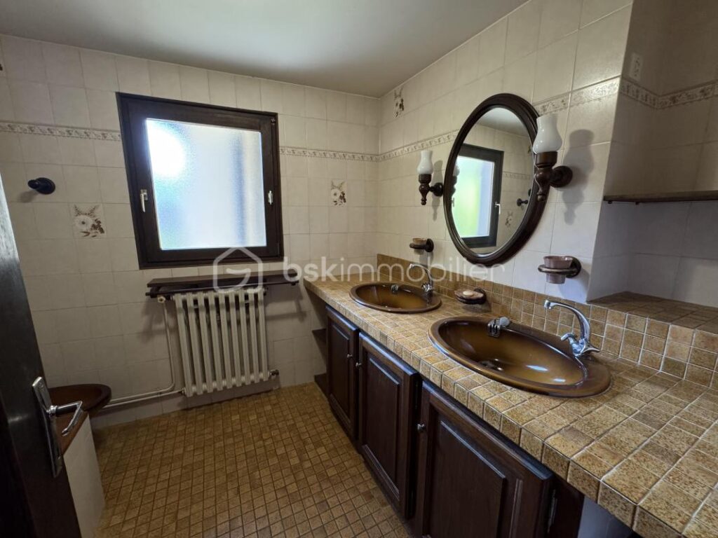 🏡 Saint-Nicolas-de-Macherin – Maison 7 pièces – 152 m² de tranquillité et de potentiel! – 6 pièces – 6 chambres – 152 m²