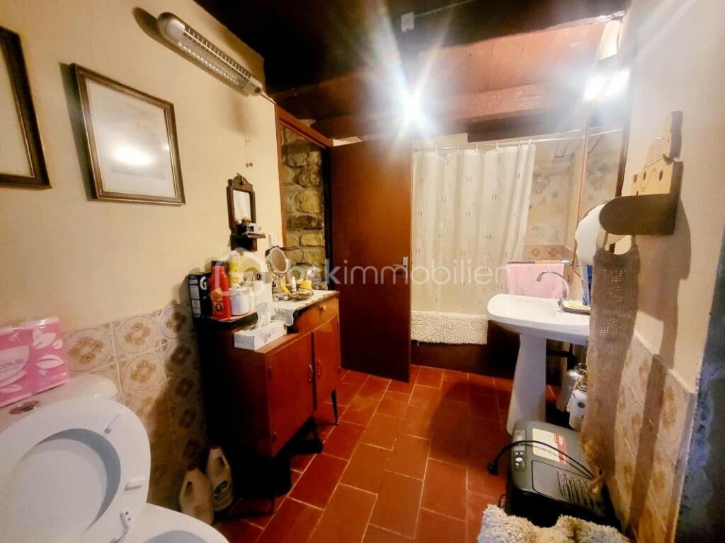 Maison en pierre à Thueyts – 6 pièces – 2 chambres – 127 m²