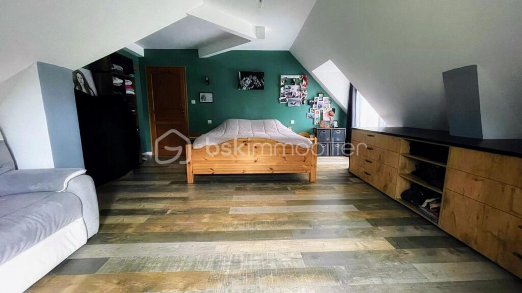 Propriété comprenant une maison d’habitation et un Gîte idéalement située – 13 pièces – 7 chambres – 324 m²