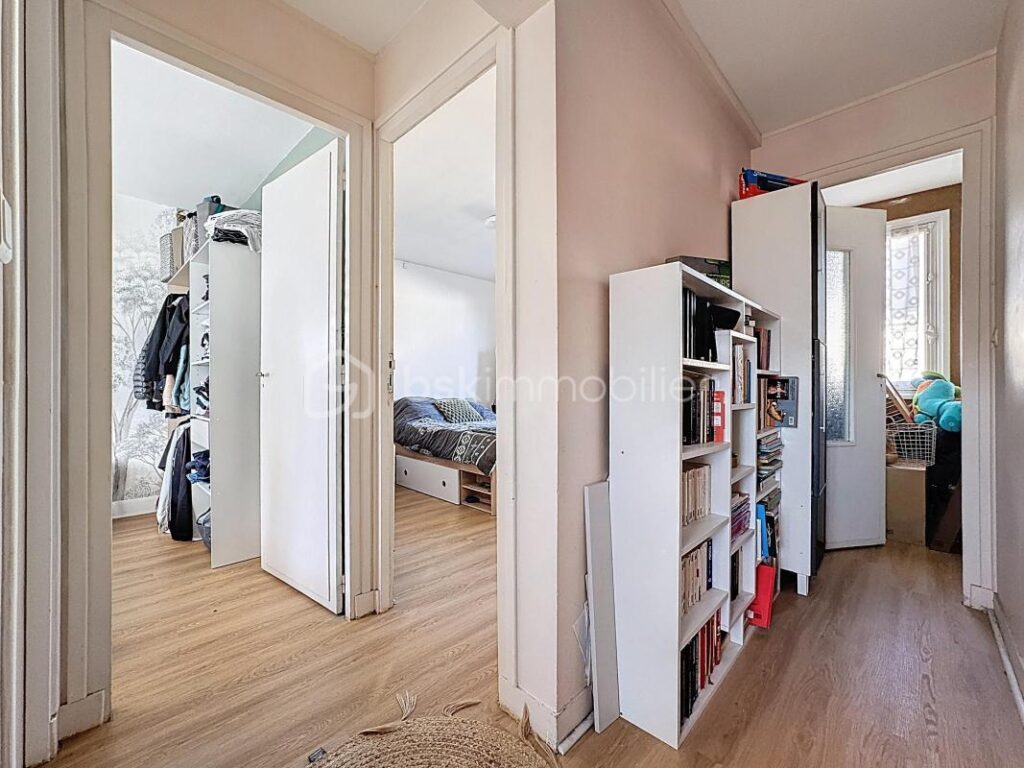 Maison de ville rénovée au coeur de Montebourg – Avec terrain, cour arrière, grange – 4 pièces – 2 chambres – 94 m²