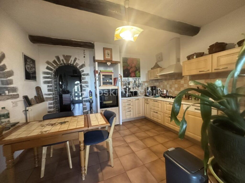 Découvrez la quiétude d’une villa spacieuse à Bagard à proximité de toutes commodités – 5 pièces – 3 chambres – 131 m²