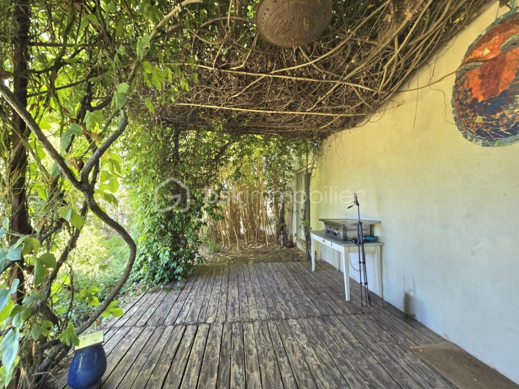 Villa d’Architecte, de 2003, 1 ECRIN DE SERENITE :178 m² – 5 Chambres – Piscine et terrain de 1425 M² ! – 7 pièces – 5 chambres – 178 m²