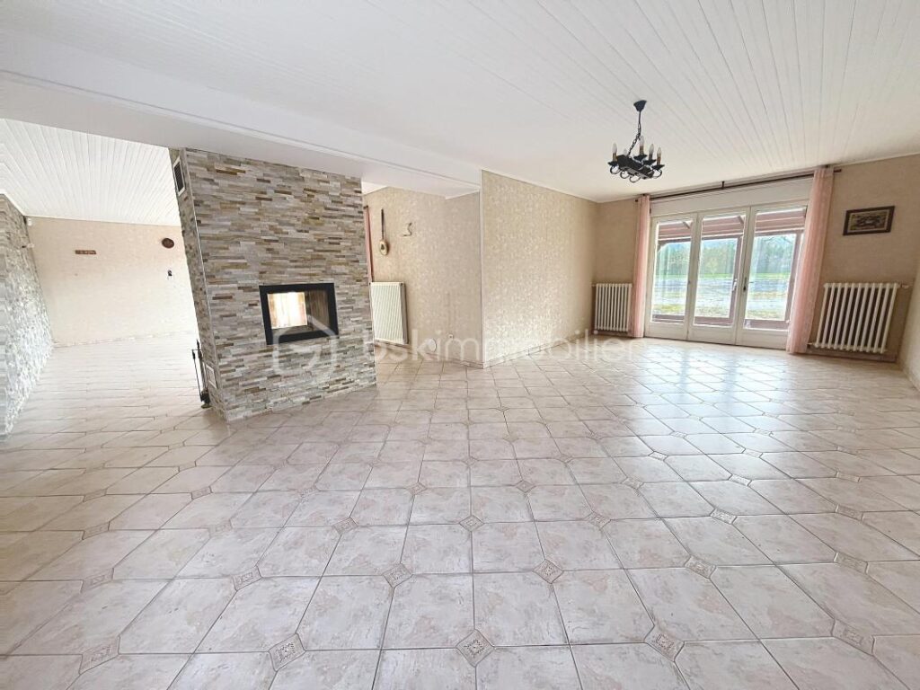 CORPS DE FERME AVEC HANGARS ET PATURE – 8 pièces – 4 chambres – 222 m²