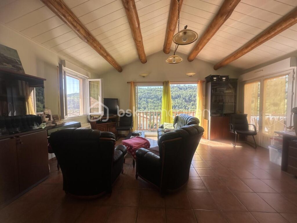 Énorme Potentiel pour cette jolie Villa située à 20 minutes du centre Ville d’Ales – 5 pièces – 4 chambres – 125 m²