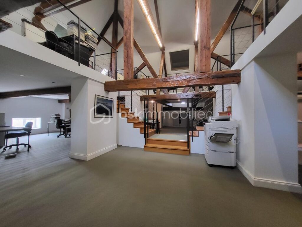 CHATEAU 32 PIECES+DEPENDANCES – PROPRIETE 9 HECTARES – NR pièces – 4 chambres – 919 m²