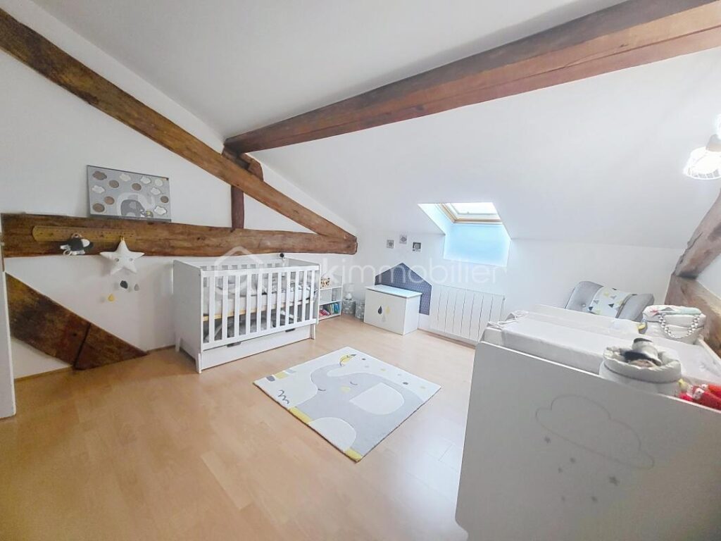 MAISON EN PIERRE- 4 CHAMBRES-JARDIN-PISCINE-GARAGE – 7 pièces – 4 chambres – 192 m²