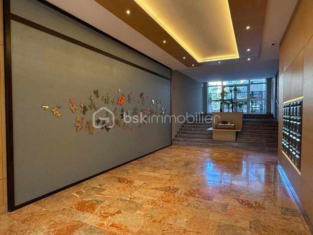 CANNES CROISETTE – VUE MER PANORAMIQUE – APPARTEMENT 107M² – 3 CHAMBRES – PARKING – CARRE D’OR – 4 pièces – 3 chambres – 107 m²