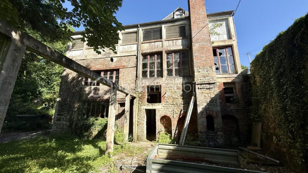 Maison à vendre à MORTAIN – 5 pièces – 4 chambres – 118 m²