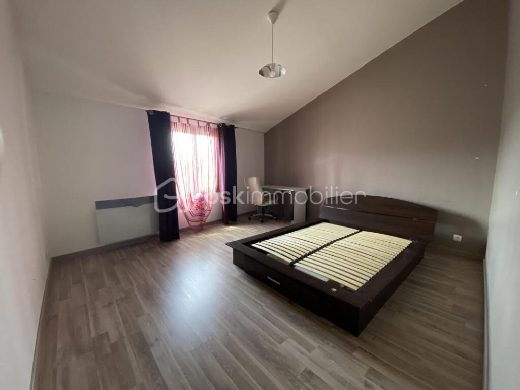 Maison de charme au cœur du village de Nègrepelisse – 5 pièces – 3 chambres – 165 m²