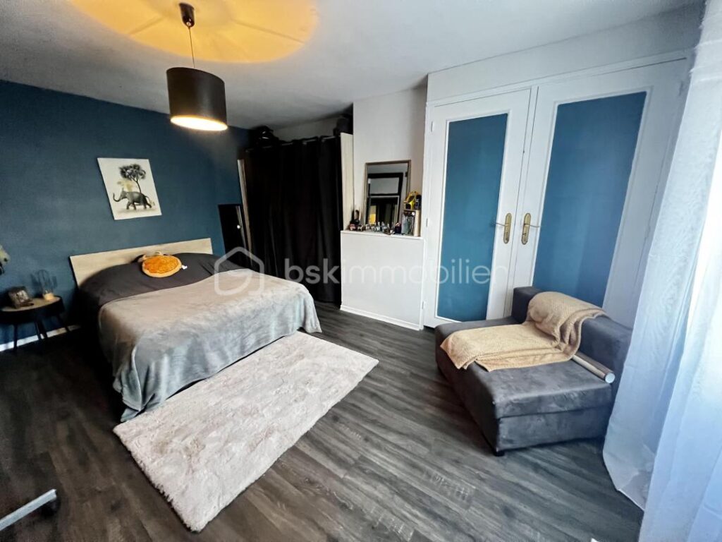 Submergez-vous dans une oasis de tranquillité à quelques minutes de Crécy la Chapelle! – 6 pièces – 4 chambres – 150 m²