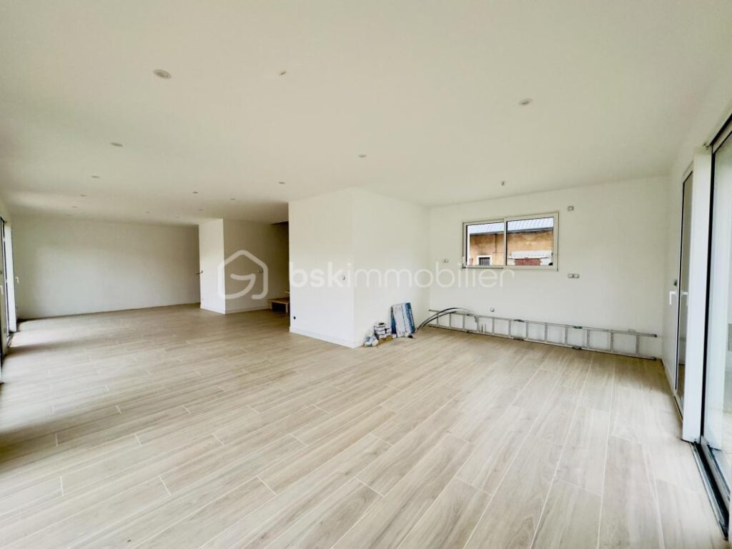 Maison T4 de 2025 RE 2020 – 4 pièces – 3 chambres – 123 m²