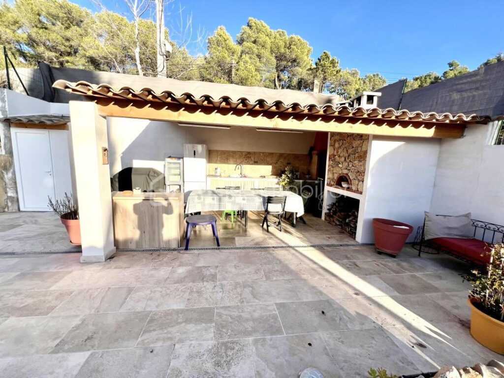 Villecroze (83690) – Villa de plain pied – 3 Chambres – Piscine – Garage – 4 pièces – 3 chambres – 115 m²
