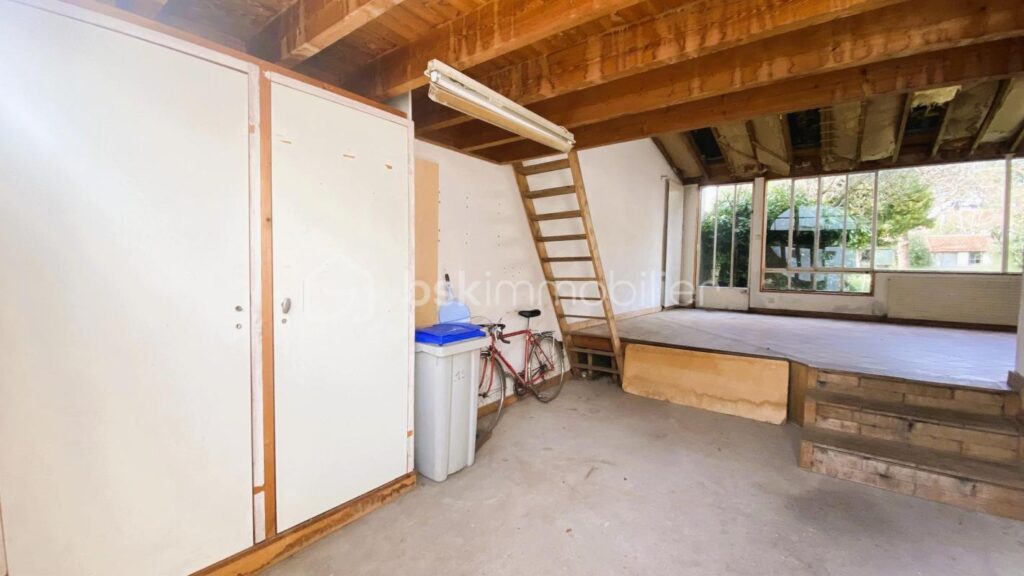 Maison 110m², 2 chambres , mezzanine, jardin 500m², dépendances – 5 pièces – 2 chambres – 112 m²