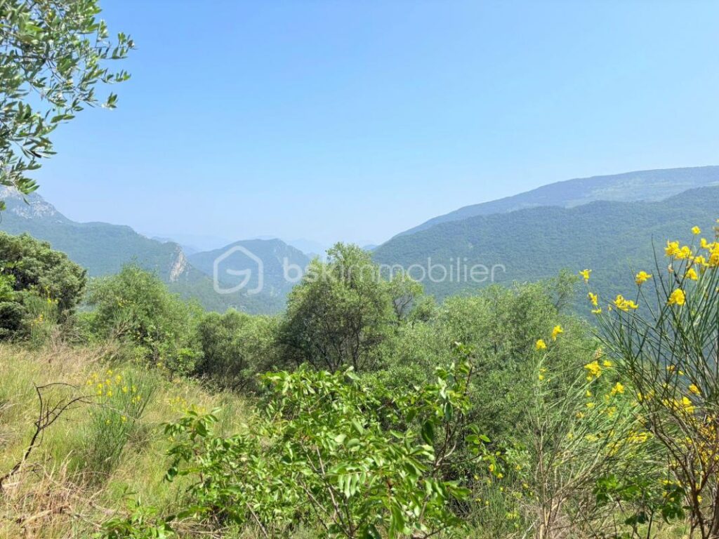 🌿 Rare terrain constructible de 1 562 m² Avec Permis de Construire validé– Vue à couper le souffle sur la vallée de l’Estéron – NR pièces – NR chambres – 1562 m²