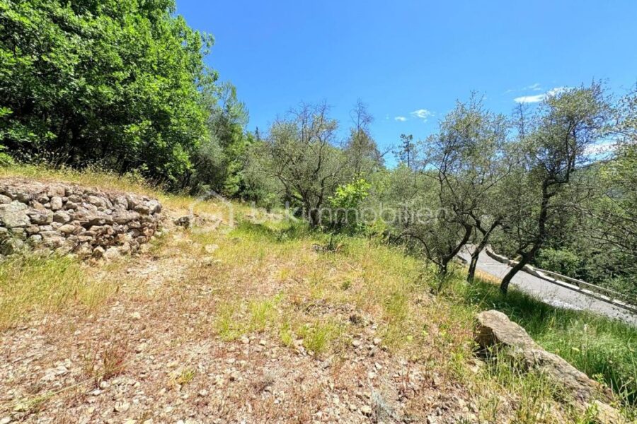 Terrain à vendre à Pierrefeu