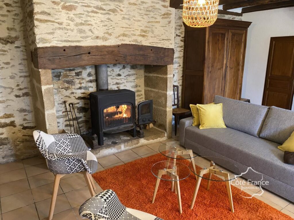 Ensemble de 4 maisons Cantales authentiques à proximité du l – 14 pièces – 7 chambres – 291 m²