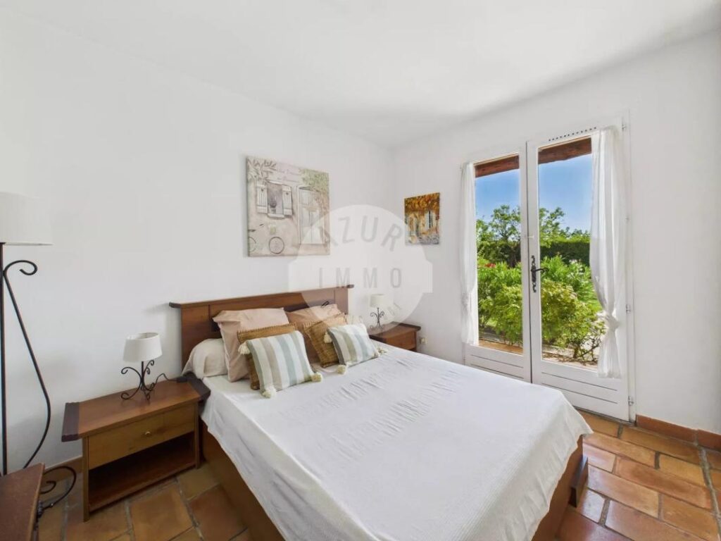 Maison de plain pied sur Roquevaire de 96m² sur 900m² de terrain avec piscine – 5 pièces – 3 chambres – 96 m²