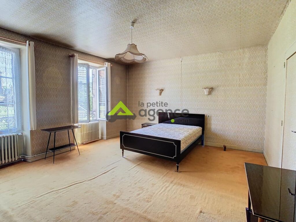 Maison de Village 9 pièces – 216 m2 – 9 pièces – 4 chambres – 216 m²