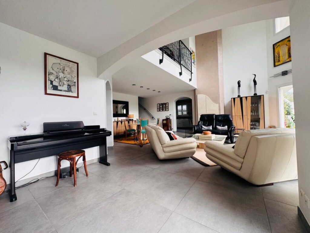 Maison à vendre Rochefort-du-Gard – 6 pièces – 4 chambres – 202 m²