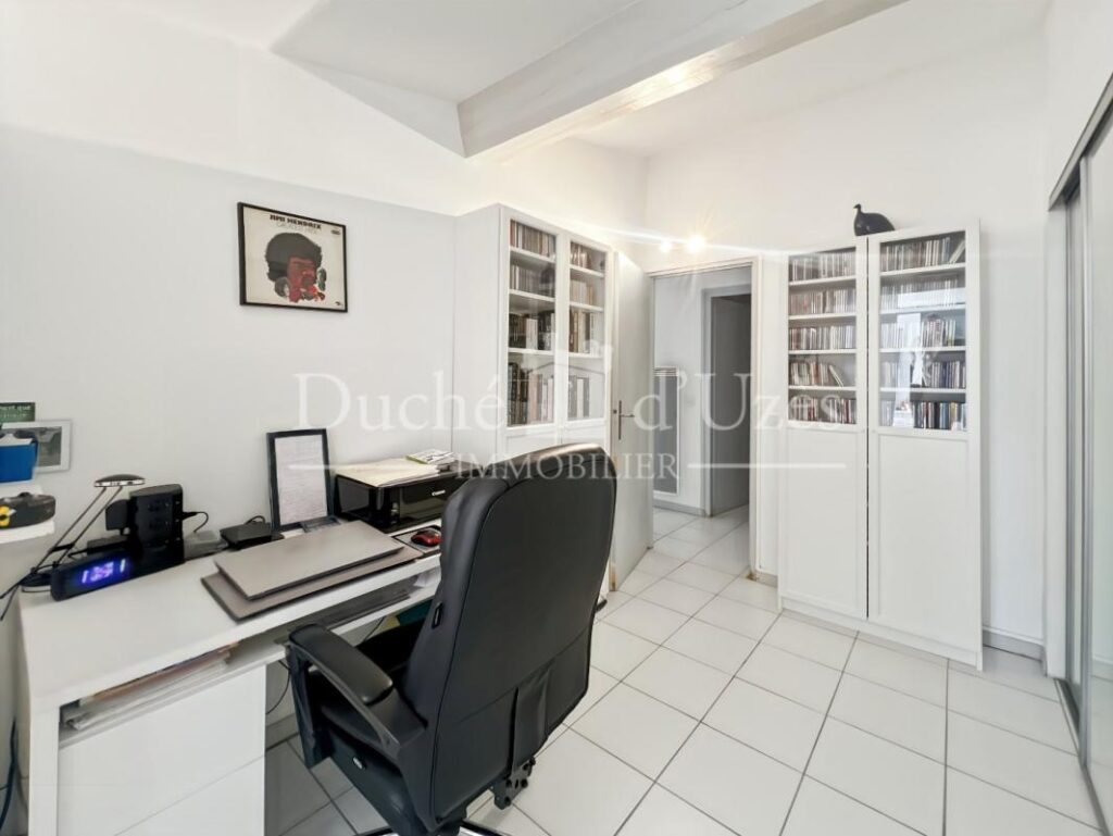 Maison – 8 pièces – 6 chambres – 180 m²