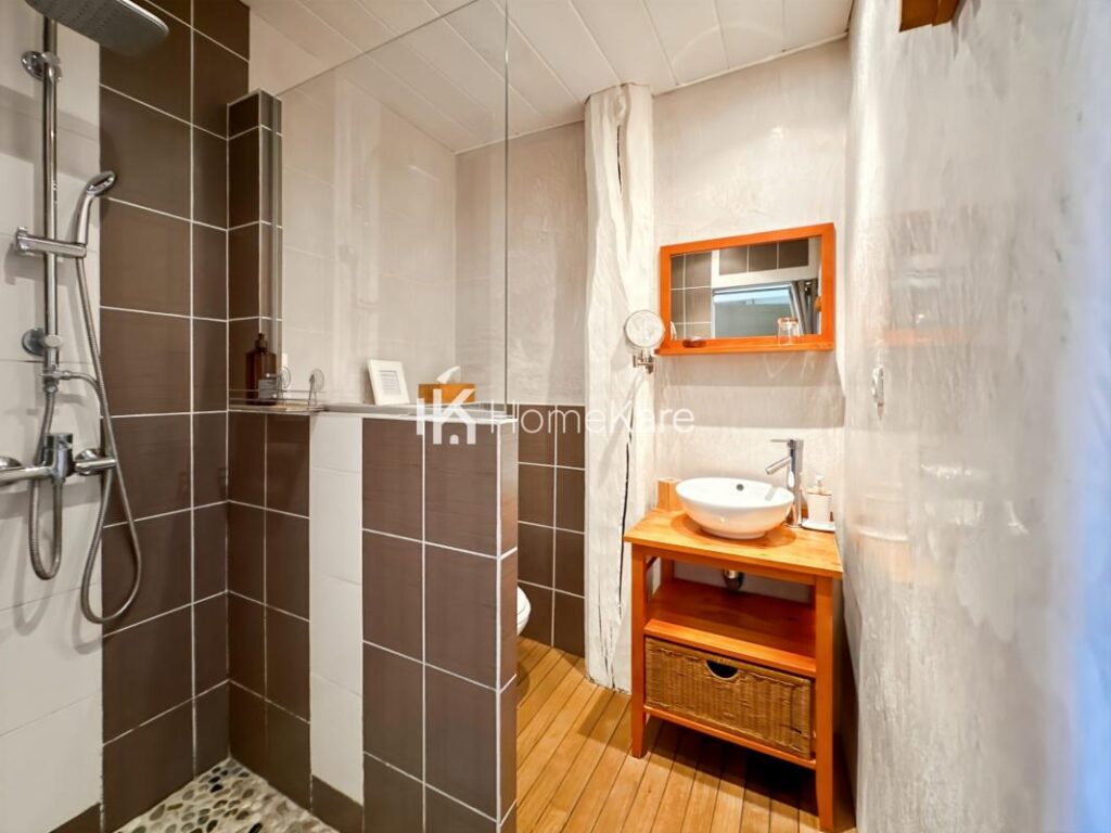 MAISON FAMILIALE – 9 pièces – 6 chambres – 300 m²