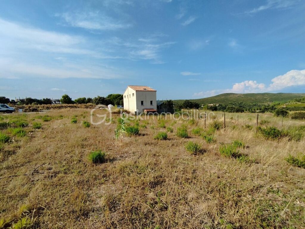 2 villas récentes sur 2 hectares de terrain – 10 pièces – 7 chambres – 305 m²