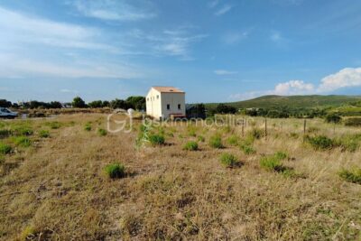 2 villas récentes sur 2 hectares de terrain – 10 pièces – 7 chambres – 305 m²