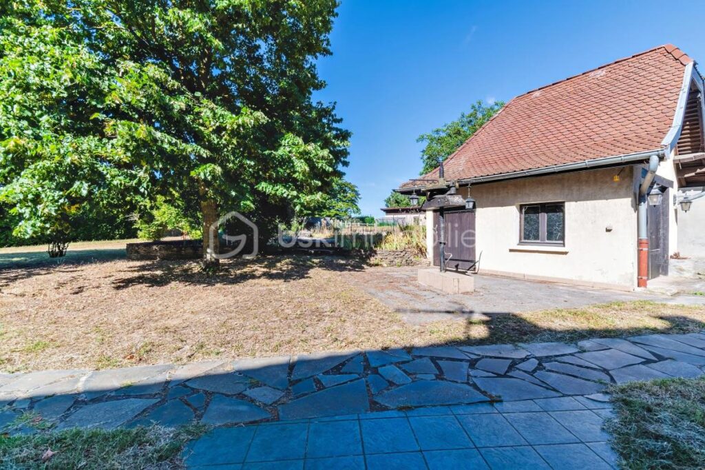 Maison d’exception sur parcelle d’environ 4 300 m² piscinable & constructible – 8 pièces – 7 chambres – 205 m²