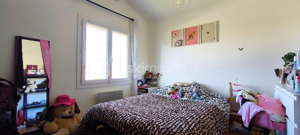 MAISON DE 5 PIÈCES DE 102 M2 HABITABLE , SUR UN ÉTAGE , AVEC 4 CHAMBRES , UN GARAGE ET UN JARDIN SUR SALON DE PROVENCE – 5 pièces – 4 chambres – 102 m²