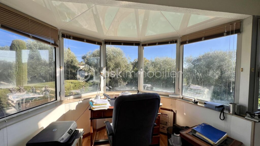 Villa 6 pièces, Piscine, Double garage, Calme, Quartier résidentiel – 6 pièces – 4 chambres – 150 m²