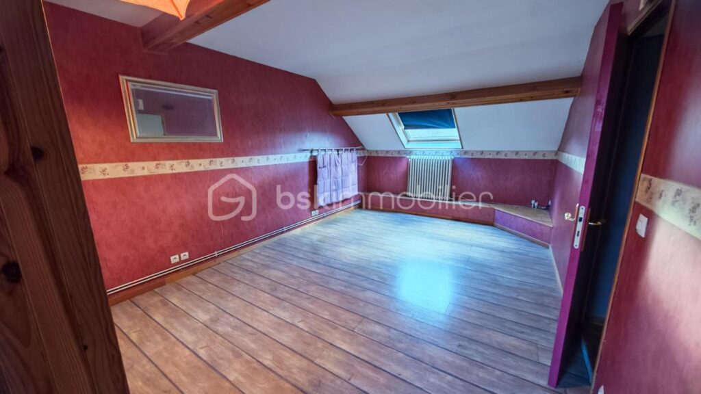 Charmante maison mitoyenne authentique 104 m² habitable environ – 4 pièces – 2 chambres – 112 m²