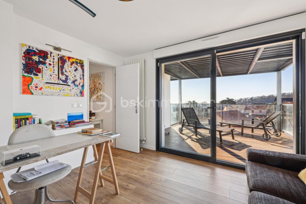 Un espace de vie exceptionnel avec de multiples terrasses ! – 7 pièces – 4 chambres – 234 m²