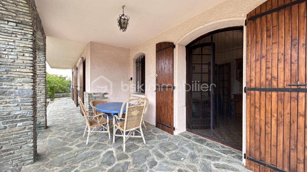 VILLA 188 m² Prades – 8 pièces – 5 chambres – 188 m²