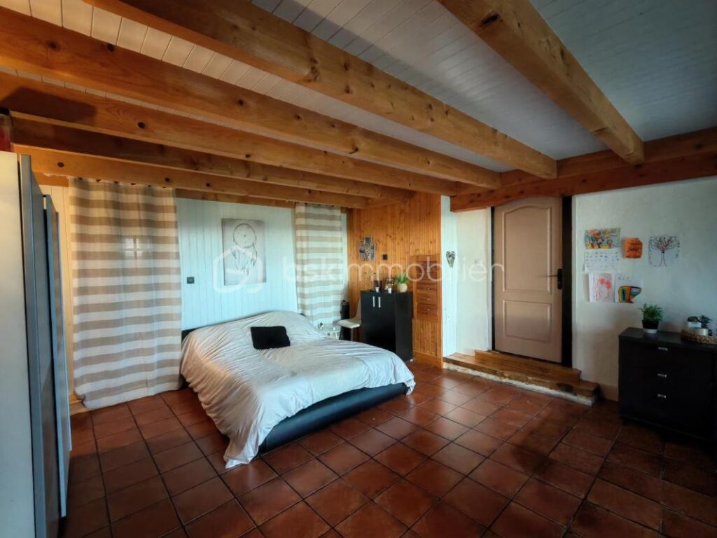 CHARME & AUTHENTICITÉ AU CŒUR DE LA CAMPAGNE BRESSANE – 8 pièces – 4 chambres – 171 m²