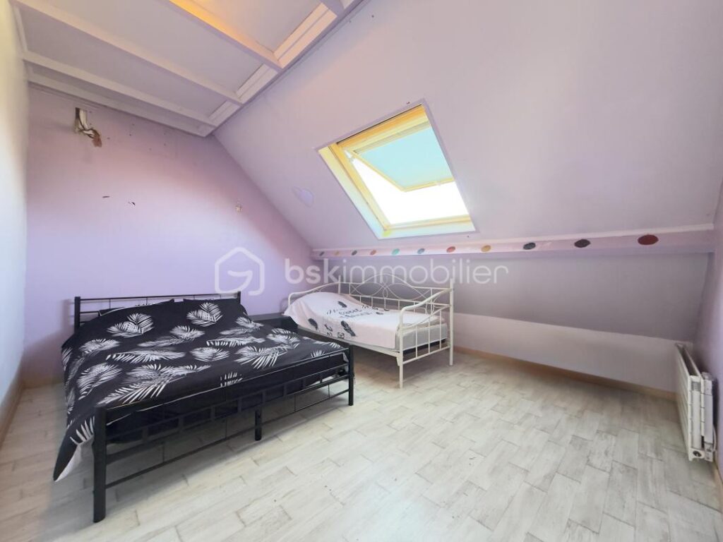 Maison moderne – 145 m² – 5 chambres – Sous-sol total – Terrain 1034 m² – 6 pièces – 5 chambres – 145 m²