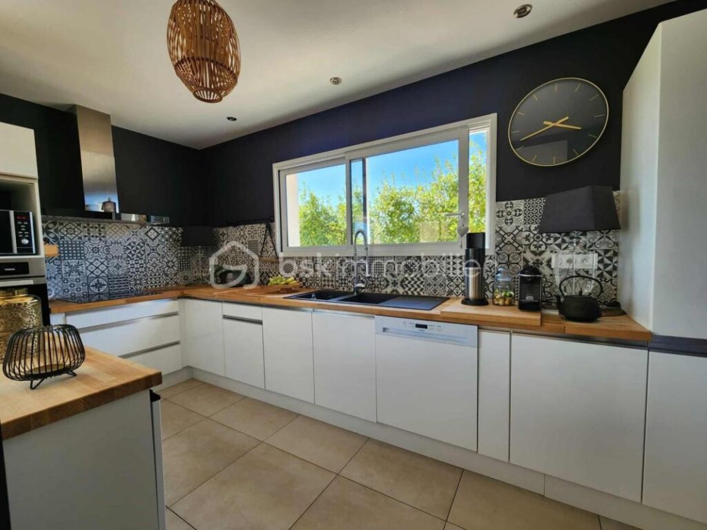 Superbe villa de plain-pied sans vis-à-vis avec quatre chambres – 6 pièces – 4 chambres – 145 m²