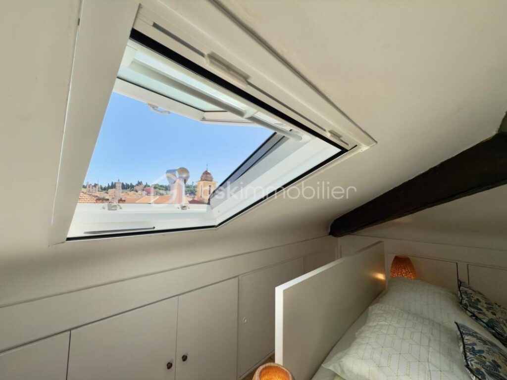 Duplex d’exception – Dernier étage avec balcon filant, triple exposition – Nice Gioffredo – 4 pièces – 3 chambres – 100 m²