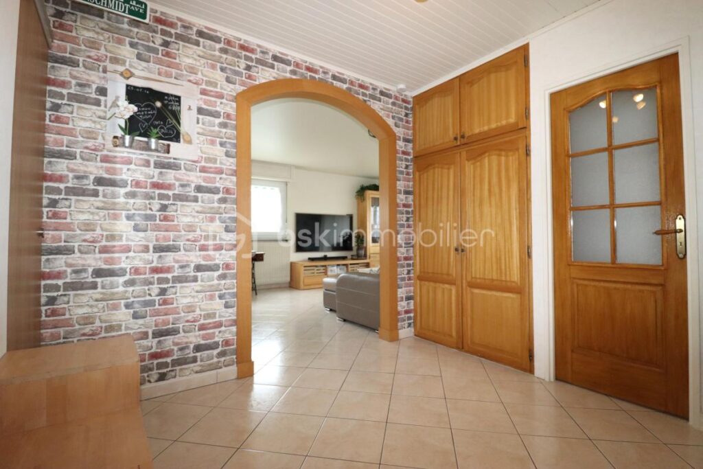 APPARTEMENT AGREABLE ET LUMINEUX ( 4 pièces 86m² ) avec 3 chambres et box – 4 pièces – 3 chambres – 86 m²