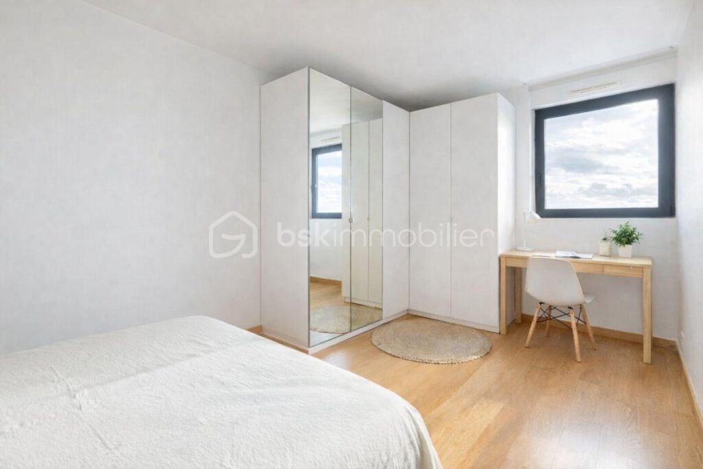 Croix de Chavaux 4 Pièces 2 chambres en Duplex lumineux en parfait état, au dernier étage avec ascenseur dans une petit copropriété récente – 4 pièces – 2 chambres – 68 m²