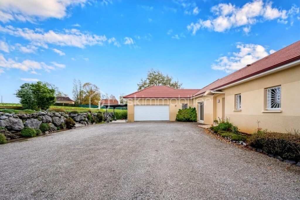 À VENDRE – À 7 min de Morlaàs , Maison contemporaine de plain pied – 133 m² – Terrain 2619 m² – Vue Pyrénées – Prestations haut de gamme – 4 pièces – 3 chambres – 132 m²