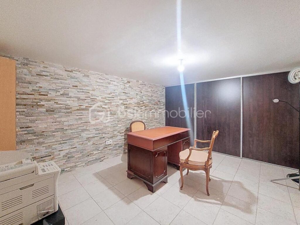 Villa de prestige avec piscine et appartement indépendant – 8 pièces – 5 chambres – 230 m²