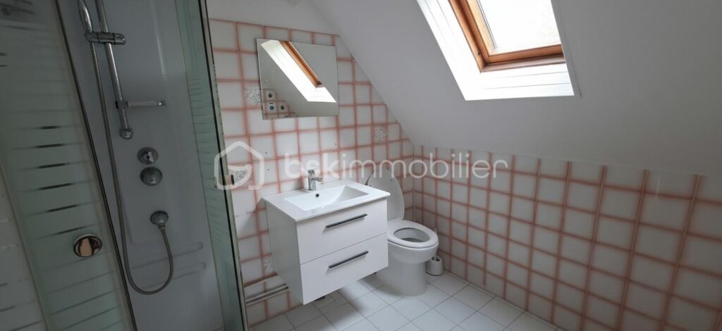 Maison familiale avec parc arboré 3 600 m² – Piscine – Calme absolu à Saint-Seurin-sur-l’Isle – 6 pièces – 4 chambres – 144 m²