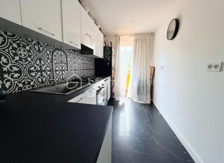 Appartement lumineux en centre-ville à Saint-Laurent-du-Var ! – 3 pièces – 2 chambres – 62 m²