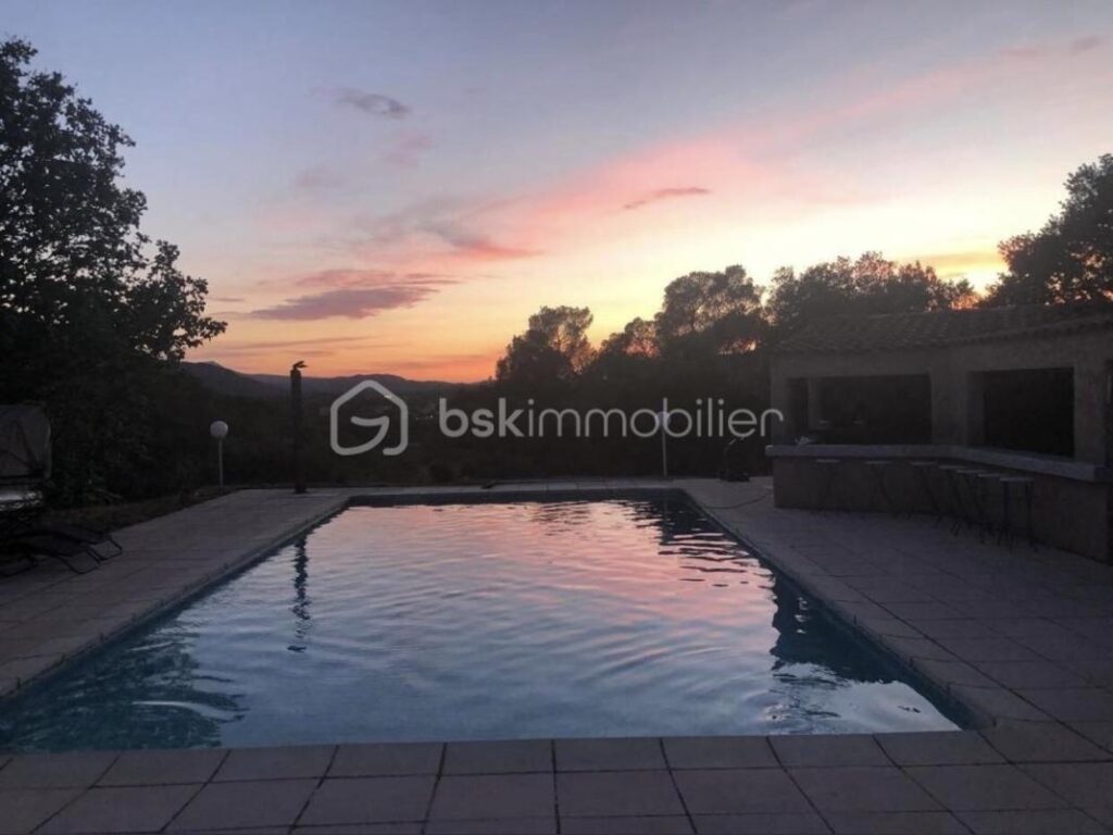 Achat Villa 137m² 5 pièces 4 chambres avec piscine à Brignoles – 5 pièces – 4 chambres – 131 m²