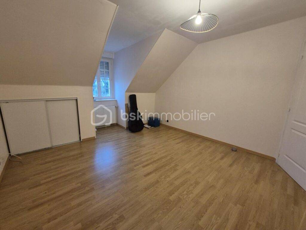 Maison 112 m2 avec piscine en parfait état à Poilly-lez-Gien – 5 pièces – 4 chambres – 112 m²